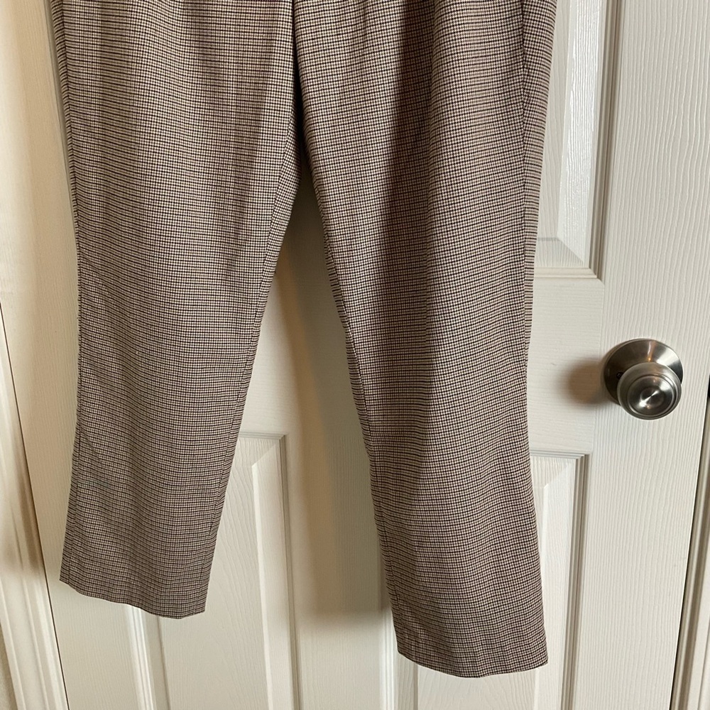 Nicole Miller Women's Brown Plaid Ankle Pants - Size 8 (NWOT) - Picture 5 of 10